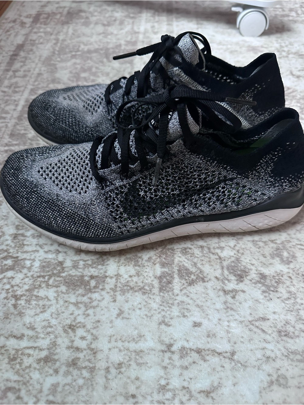 Nike Women's Black and Gray Flyknit Running Sneakers